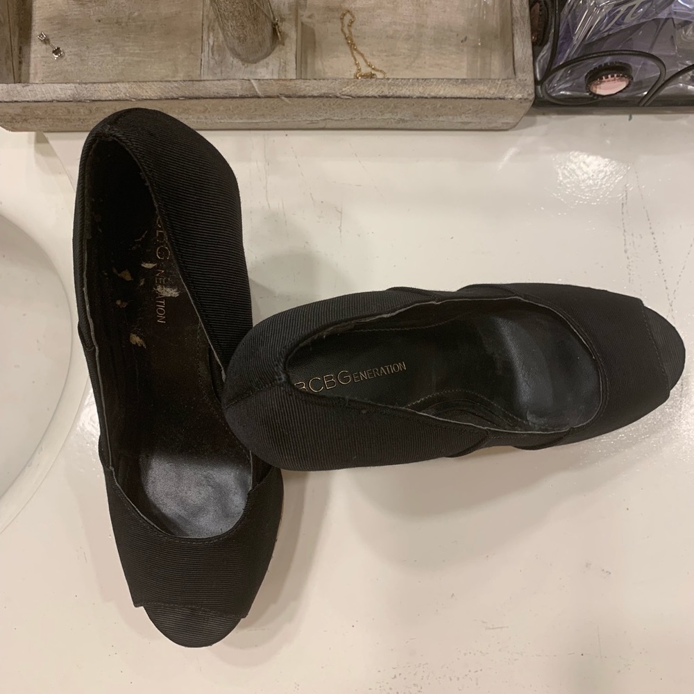 BCBG wedge - Picture 2 of 5